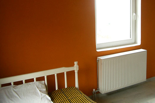 Ein warmes Rot im Schlafzimmer